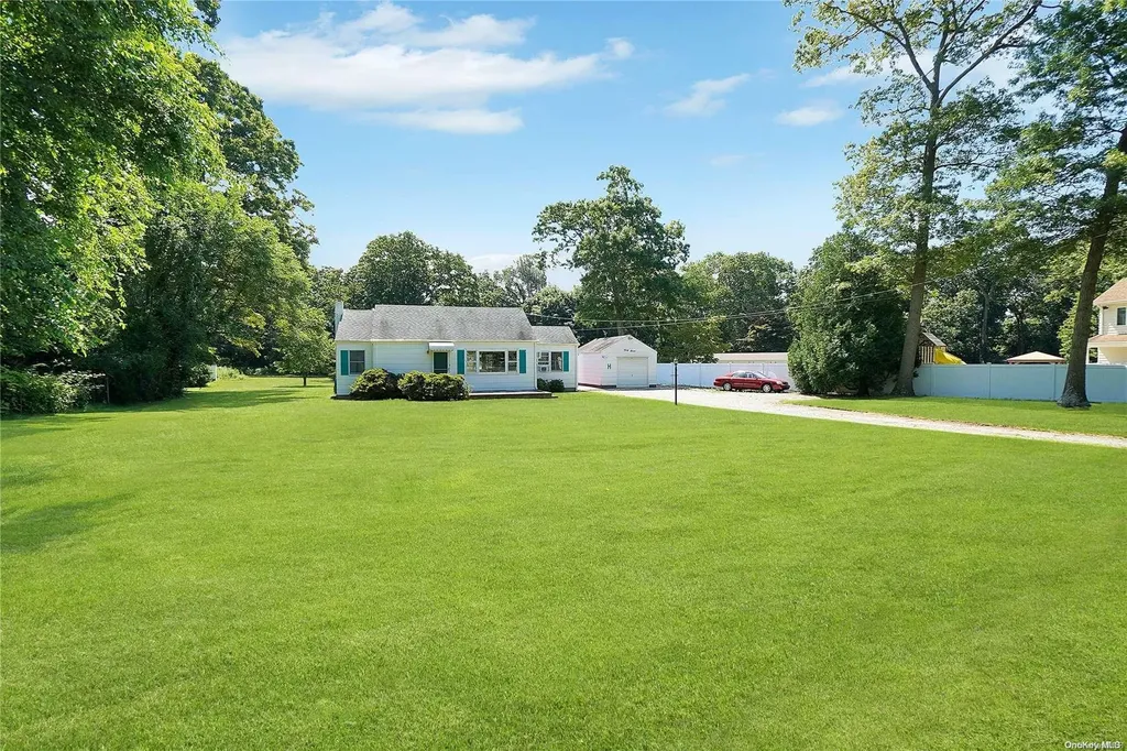 47 Old Indian Head Road Commack NY 11725