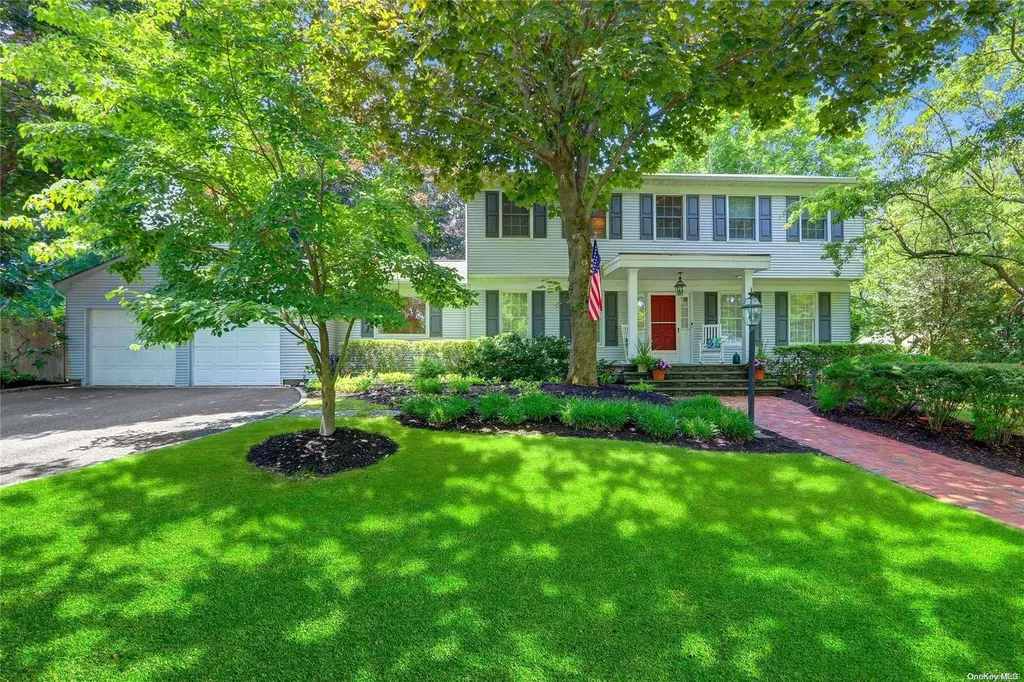 2 Gun Path Setauket NY 11733