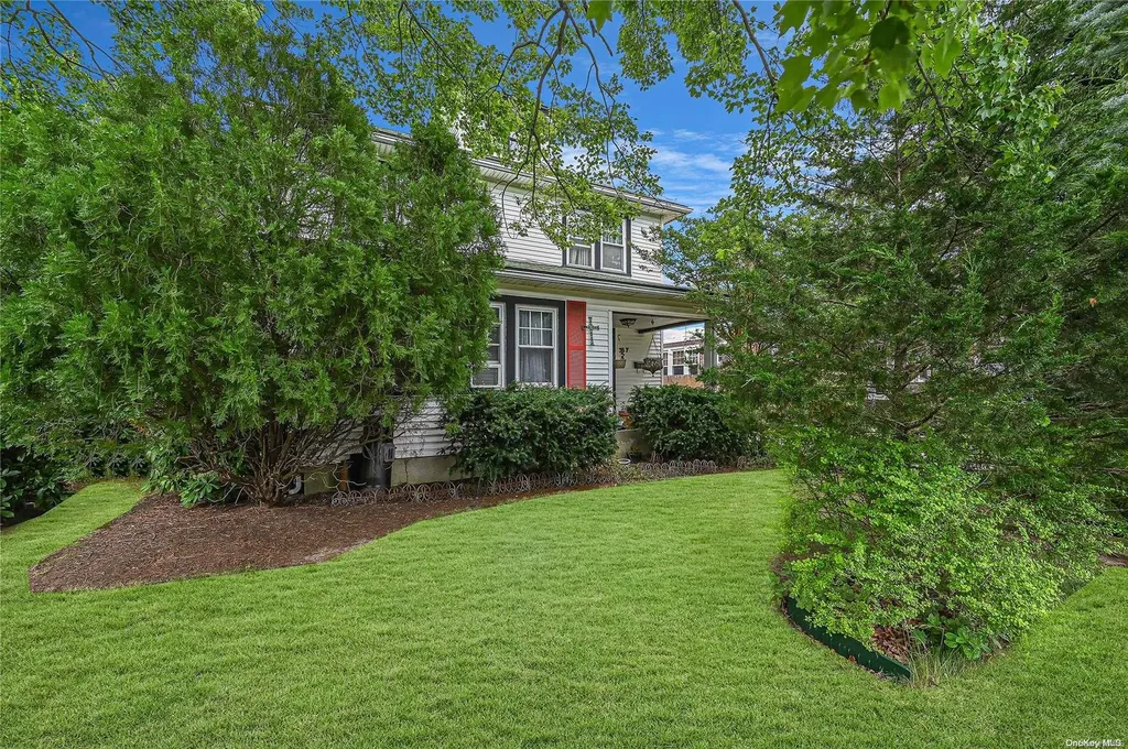 67 Robert Street Patchogue NY 11772