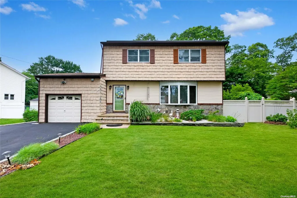 8 Cone Street West Babylon NY 11704