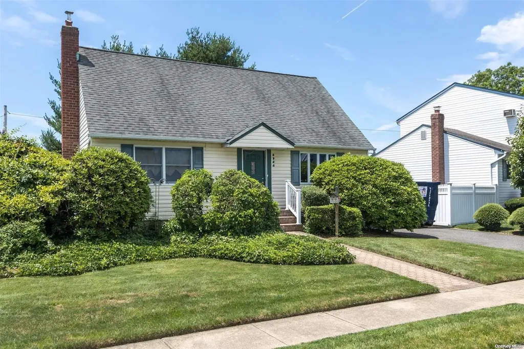 3944 Old Post Road Seaford NY 11783