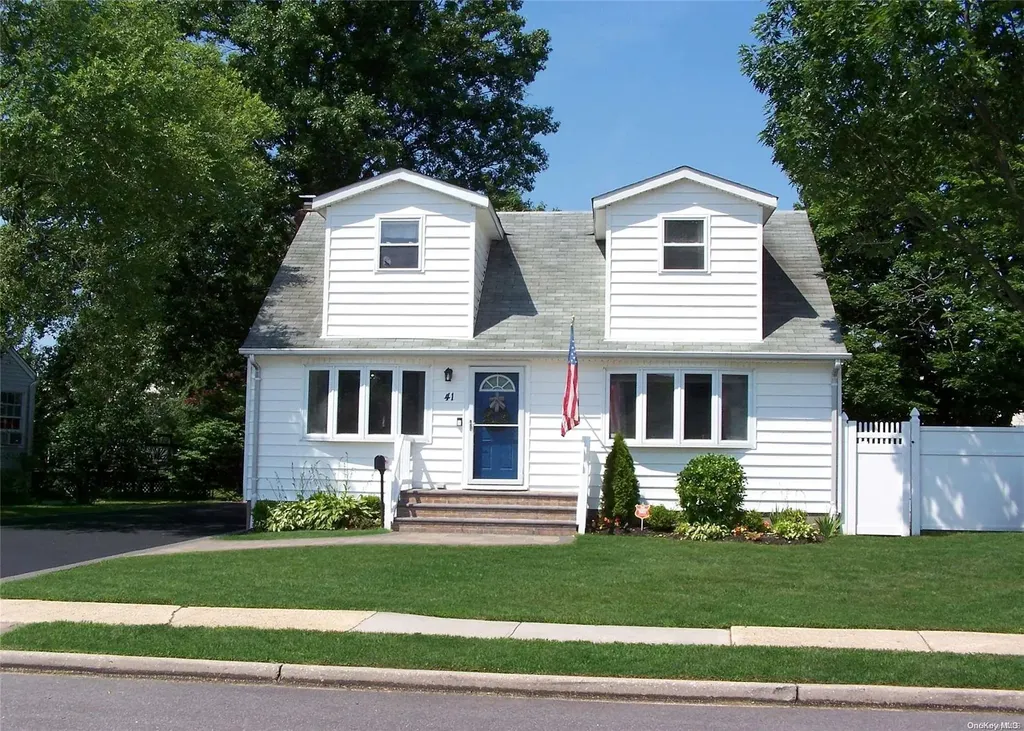 41 Cardinal Road Levittown NY 11756