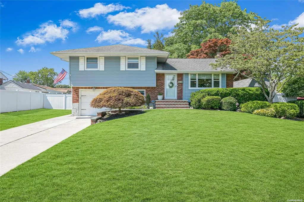 4 Weldon Lane Commack NY 11725