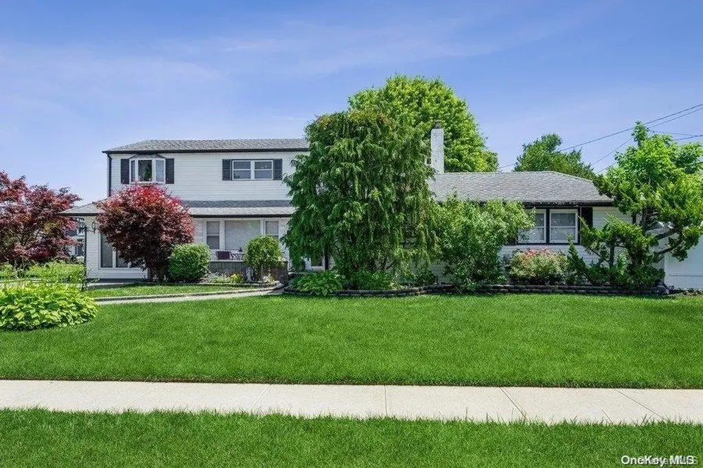 3491 Roger Drive Wantagh NY 11793