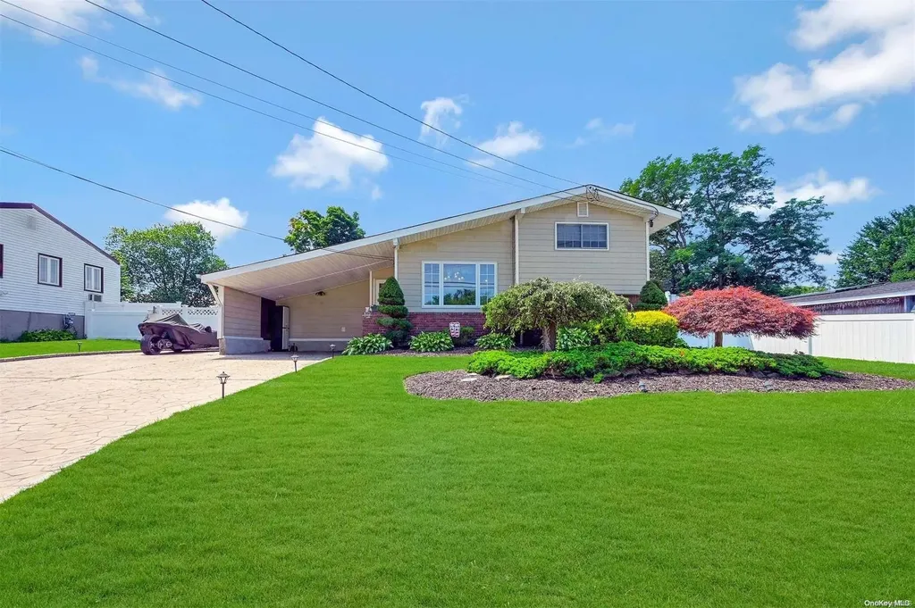 26 Farner Avenue Selden NY 11784