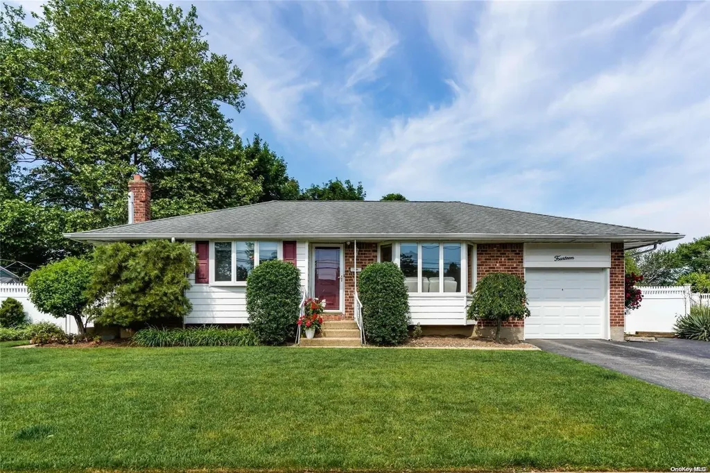 14 Lisa Drive Deer Park NY 11729