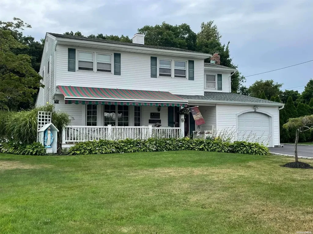 64 Cannon Drive Holbrook NY 11741