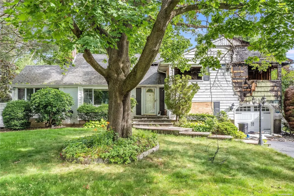 16 Hamilton Lane Huntington NY 11743
