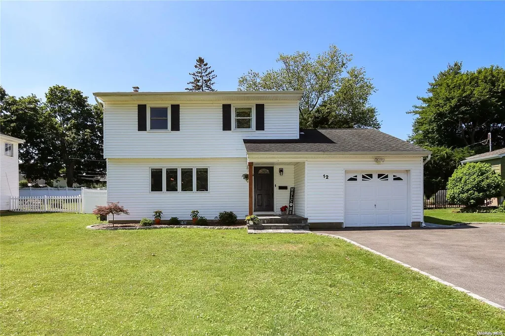 12 Comanche Lane Commack NY 11725