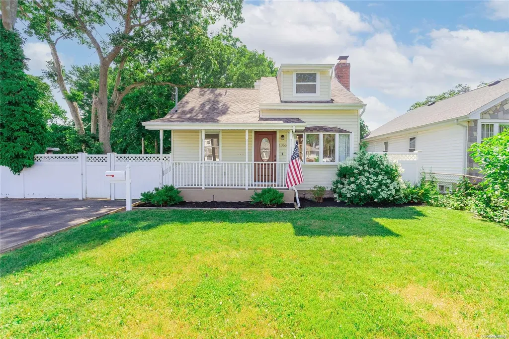 1366 Pine Acres Boulevard Bay Shore NY 11706