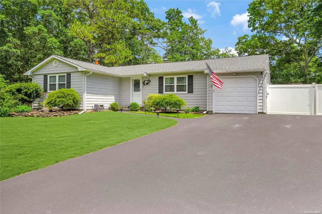 37 Highview Lane Ridge NY 11961