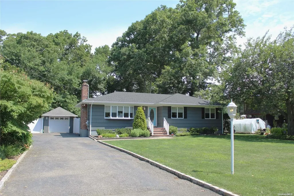 251 Lilac Lane Smithtown NY 11787