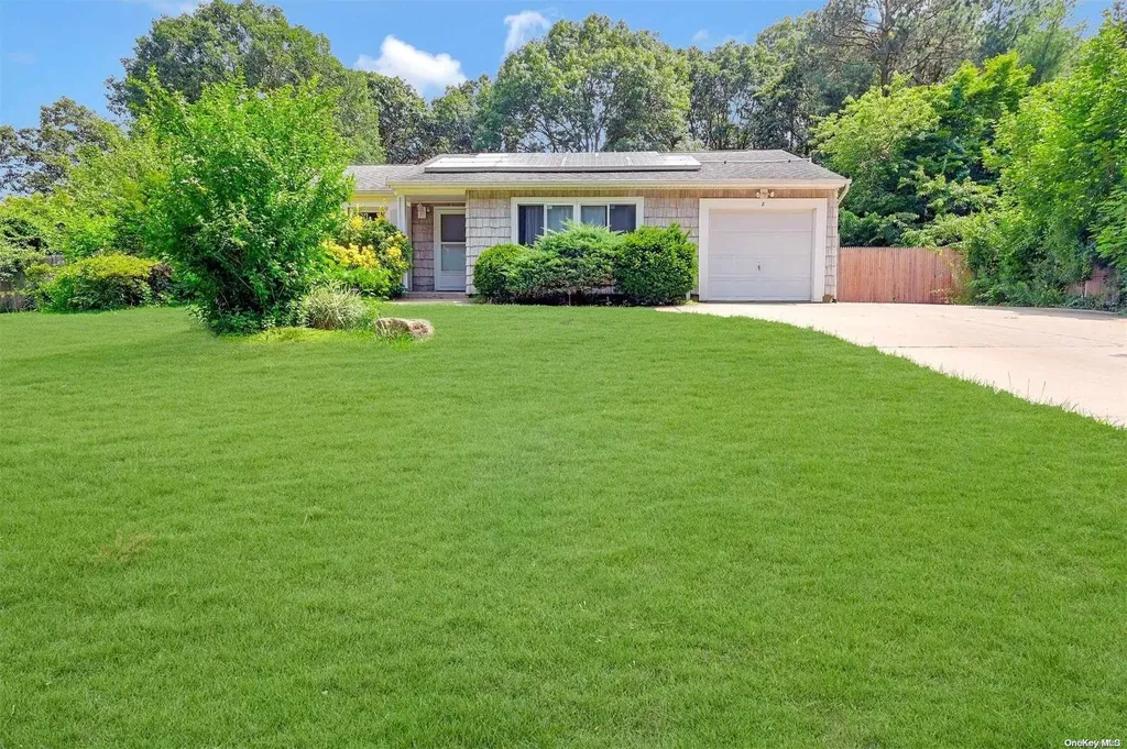 8 Loebel Street Selden NY 11784