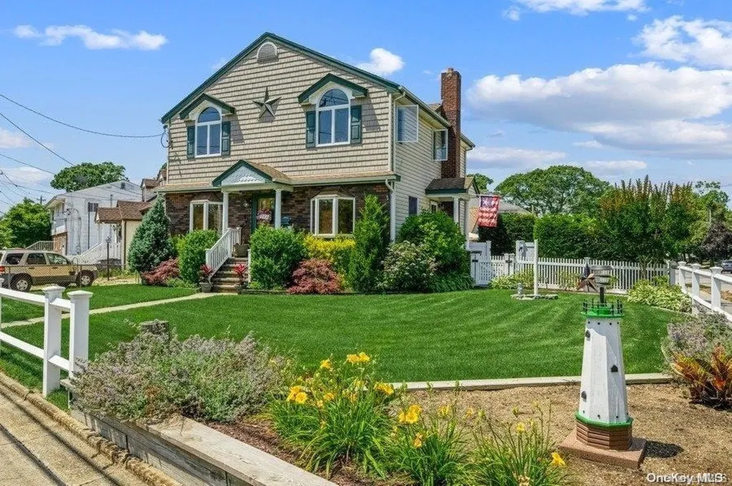2976 Fortesque Avenue Oceanside NY 11572