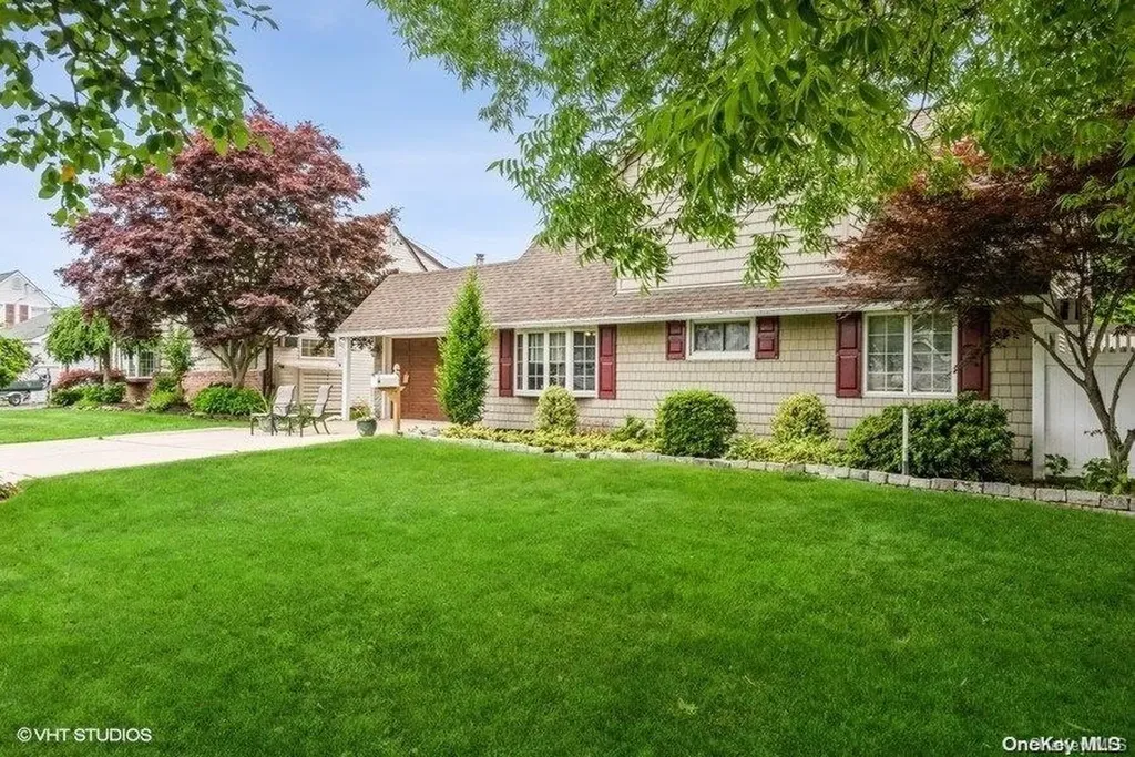 9 Star Lane Levittown NY 11756