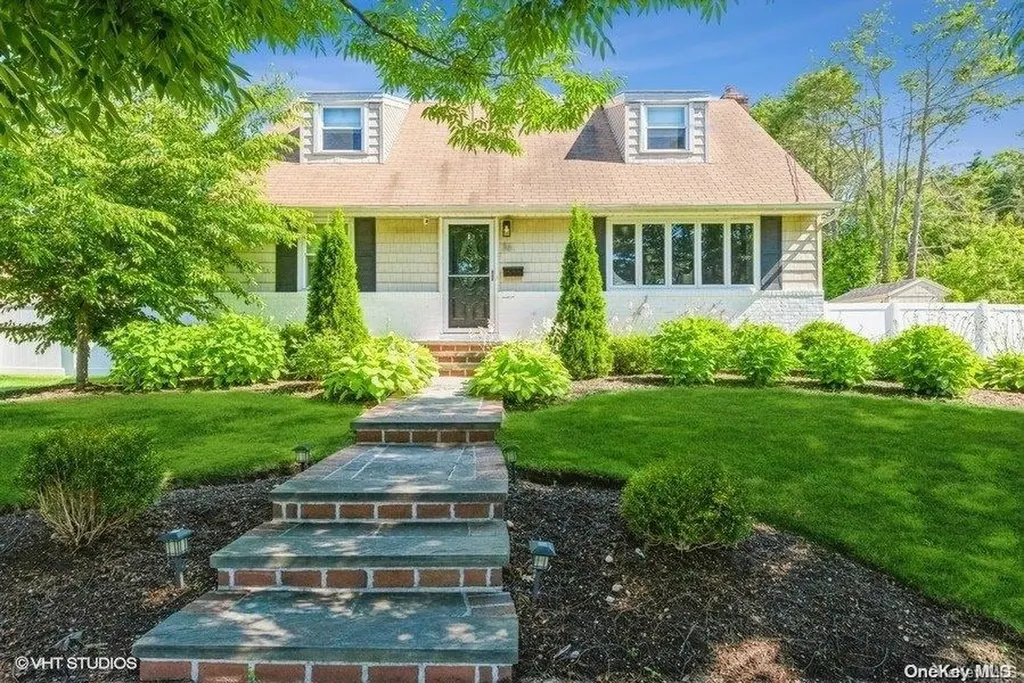 36 Parkview Circle Bethpage NY 11714
