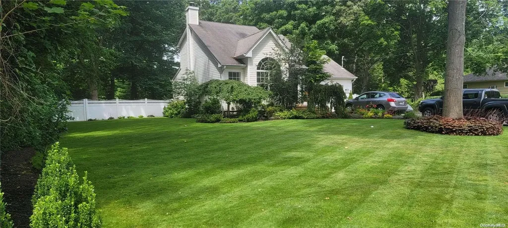 30 Frances Boulevard Holtsville NY 11742