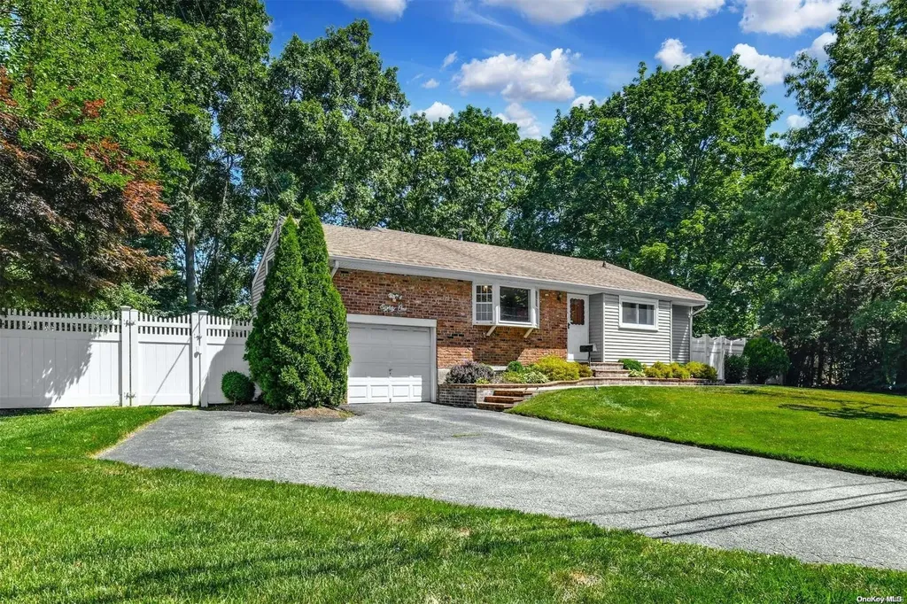 81 Dovecote Lane Commack NY 11725