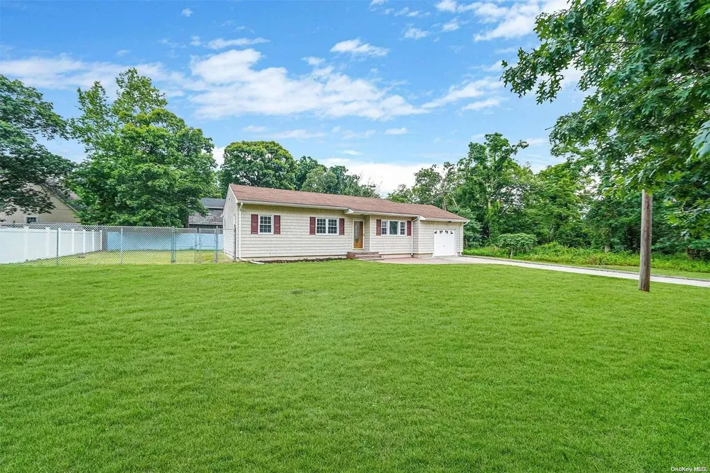 26 Laurel Avenue Riverhead NY 11901