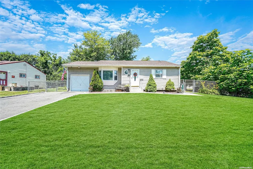 199 Louise Drive Bay Shore NY 11706