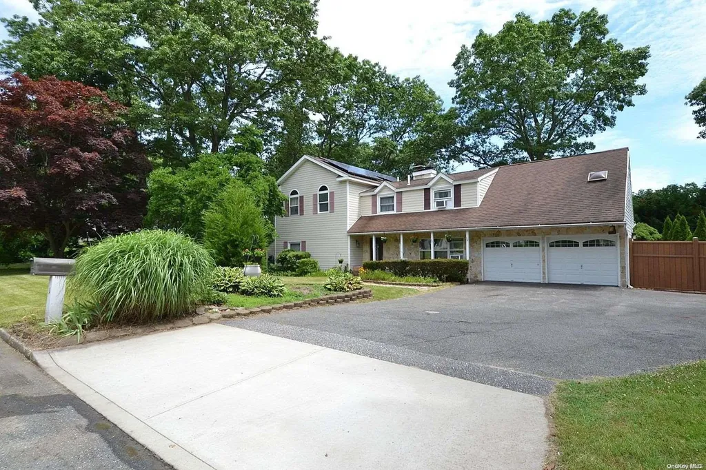 11 Lakeside Drive Ronkonkoma NY 11779