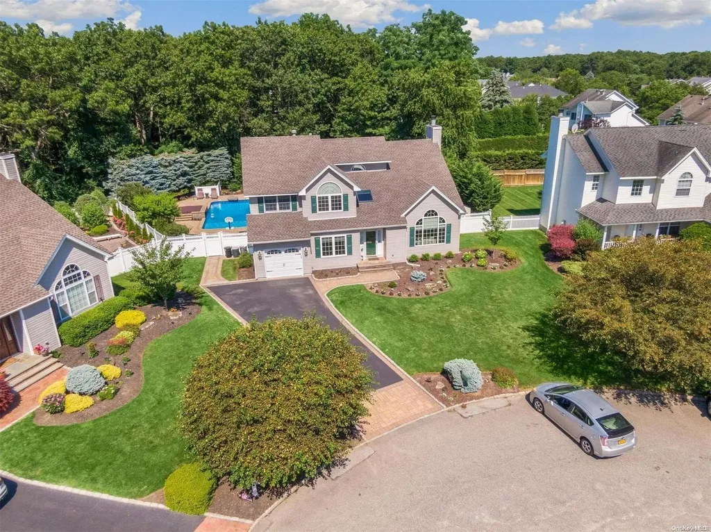 7 Lindsey Place Commack NY 11725