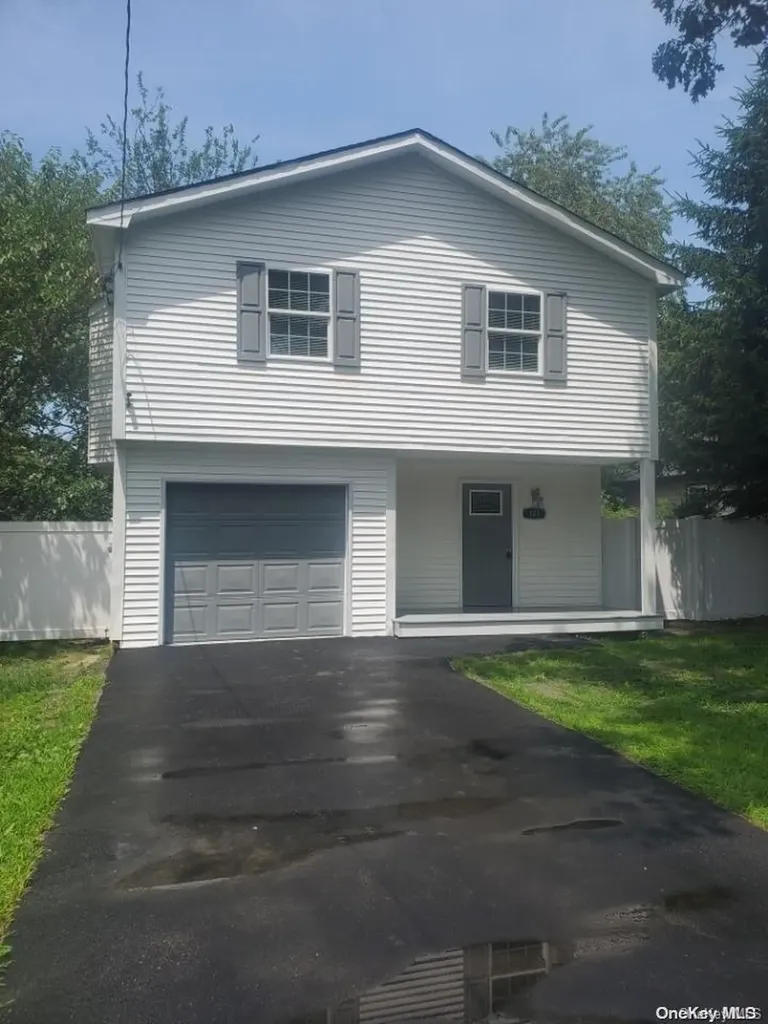 121 Neptune Avenue Mastic NY 11950