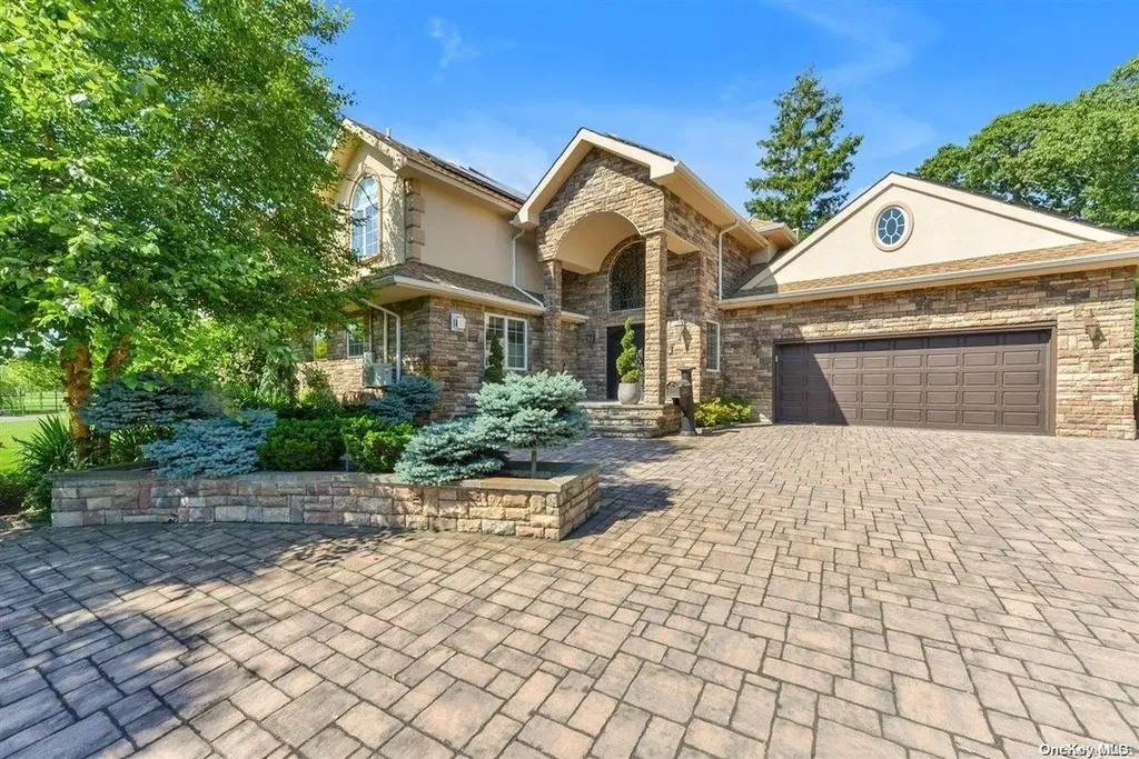 111 Barrett Road Lawrence NY 11559