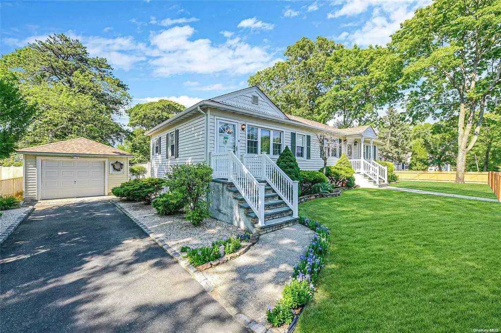 323 Hauser Avenue Holbrook NY 11741