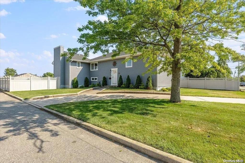 4259 Broadway Island Park NY 11558