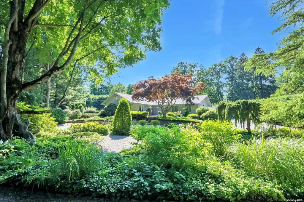 1371 Carlls Straight Path Dix Hills NY 11746