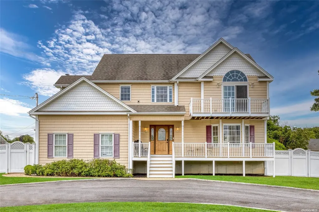 2 Manor Drive Shirley NY 11967