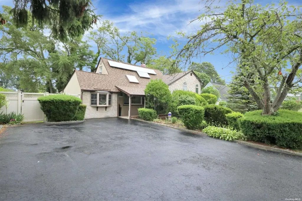 1437 Ackerson Boulevard Bay Shore NY 11706