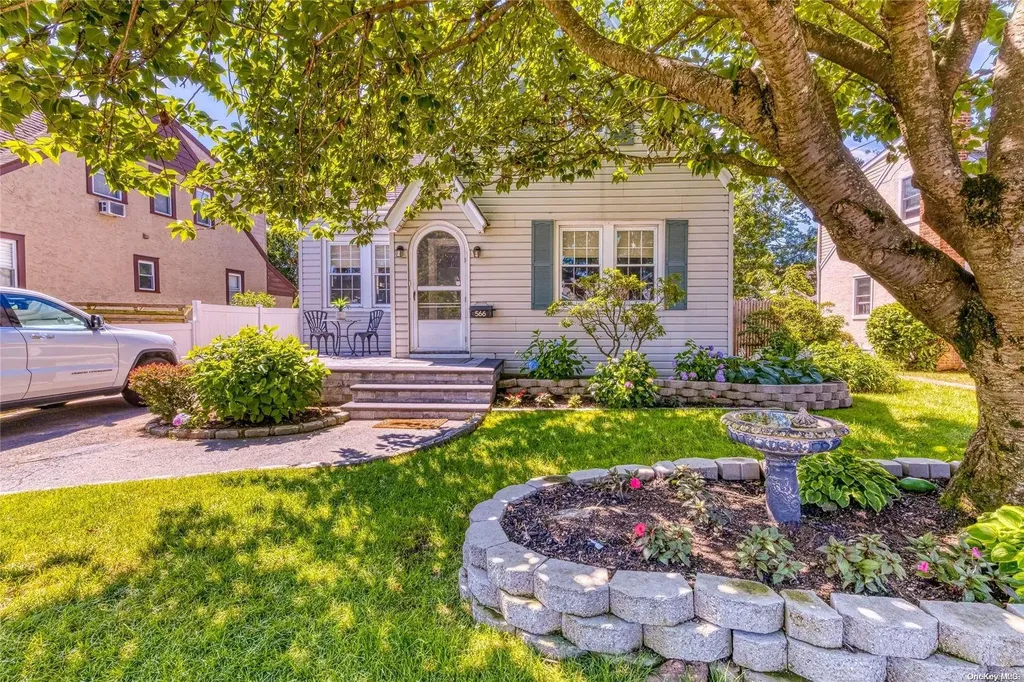 566 Emerson Avenue North Baldwin NY 11510