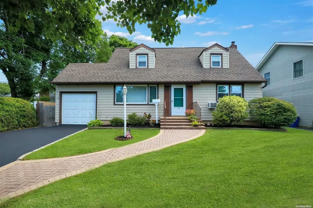 110 Devonshire Drive East Norwich NY 11732