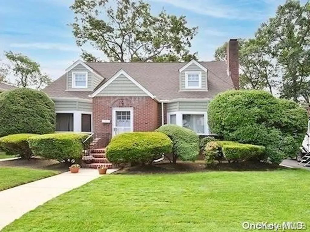 26 Gormley Avenue Merrick NY 11566