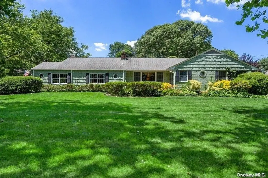 89 W Gate Drive Huntington NY 11743