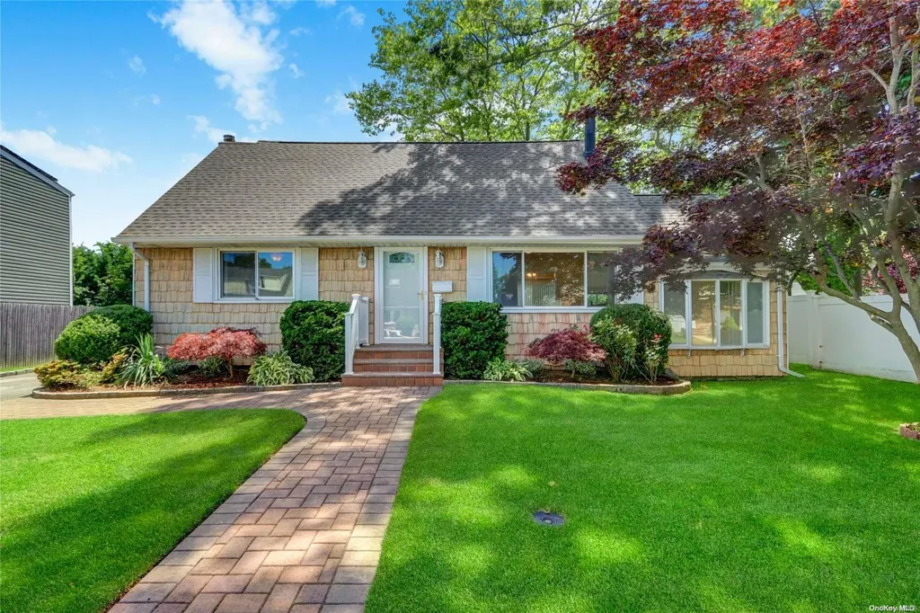 24 Harkin Lane Hicksville NY 11801