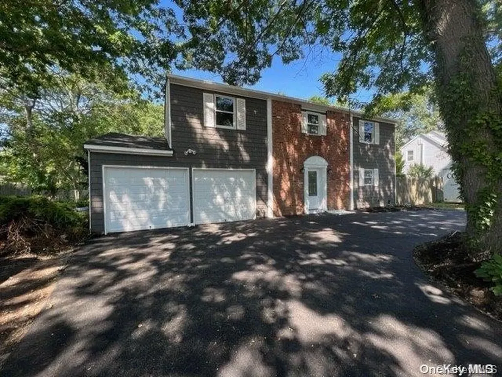 18 William Street Coram NY 11727