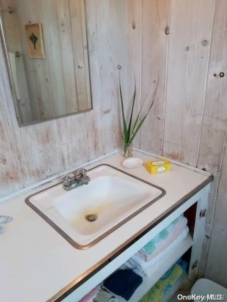33 Sextant Walk Ocean Beach NY 11770