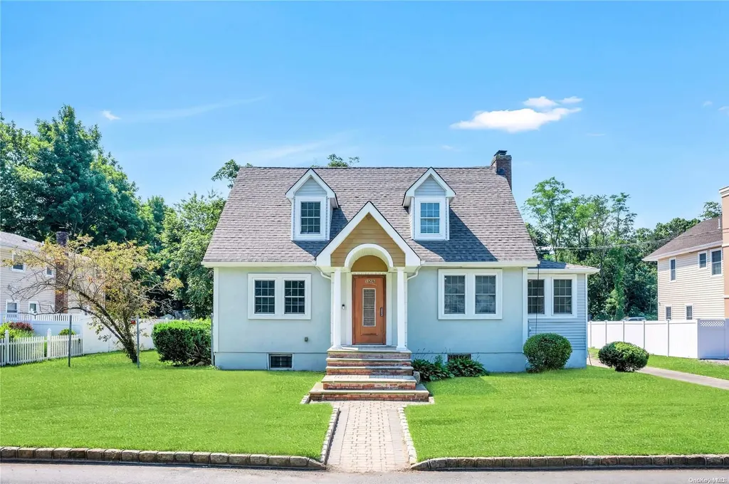 126 Gordon Avenue West Babylon NY 11704
