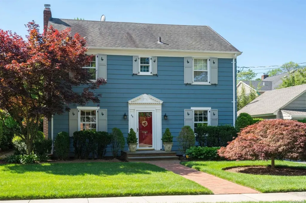 46 Downing Street East Williston NY 11596