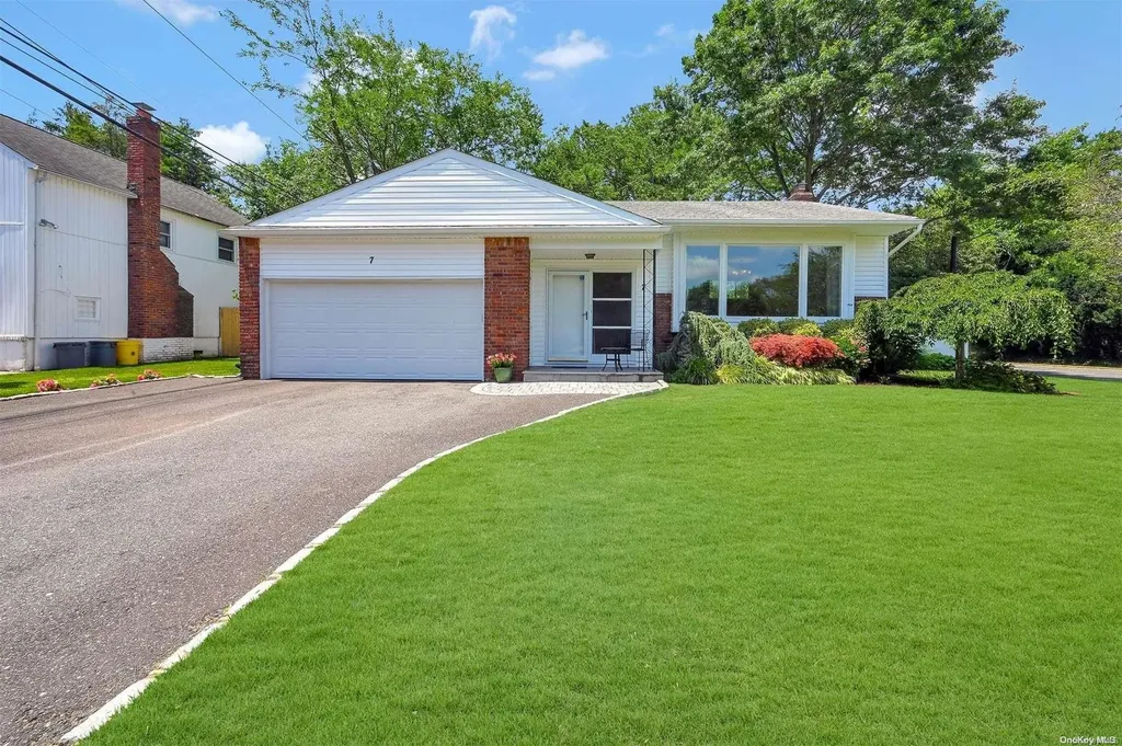 7 Netto Lane Plainview NY 11803