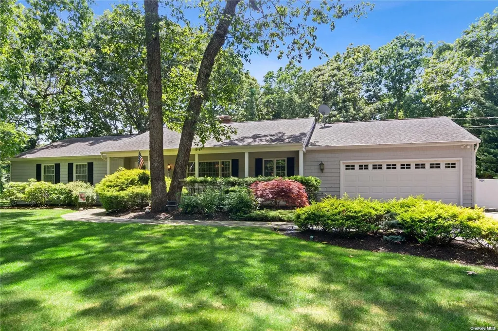 2930 Bray Avenue Laurel NY 11948