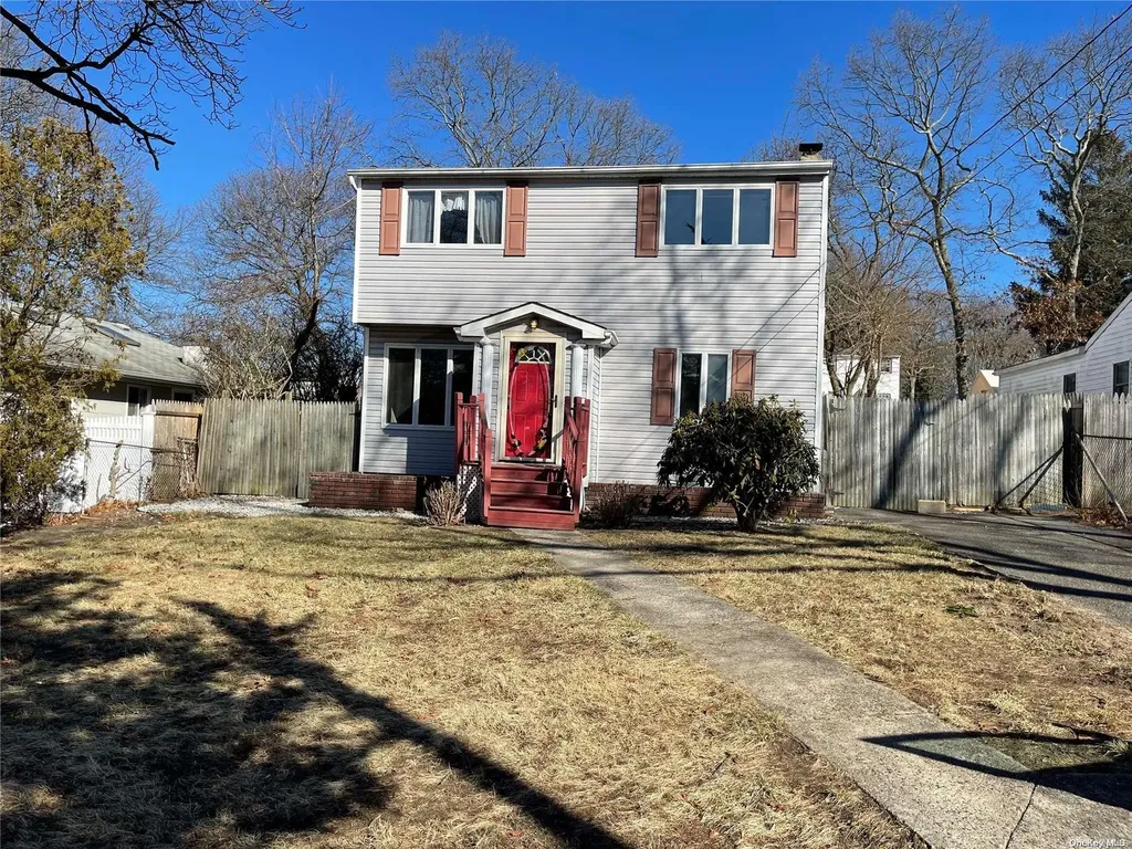 63 Rosemary Lane Centereach NY 11720