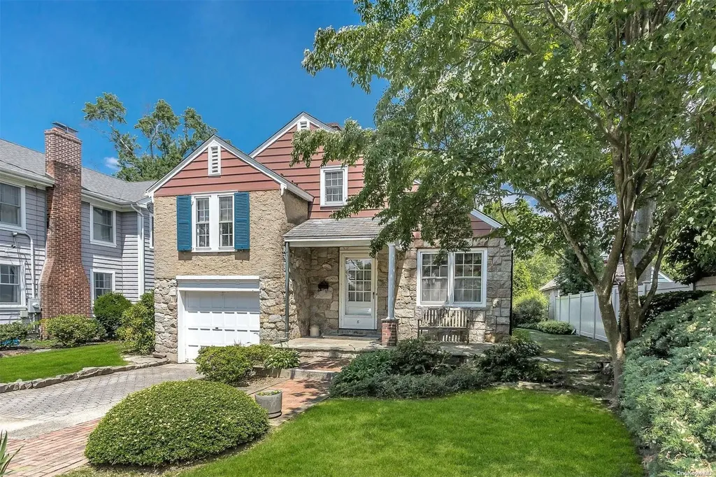 8 Willard Place Glen Head NY 11545
