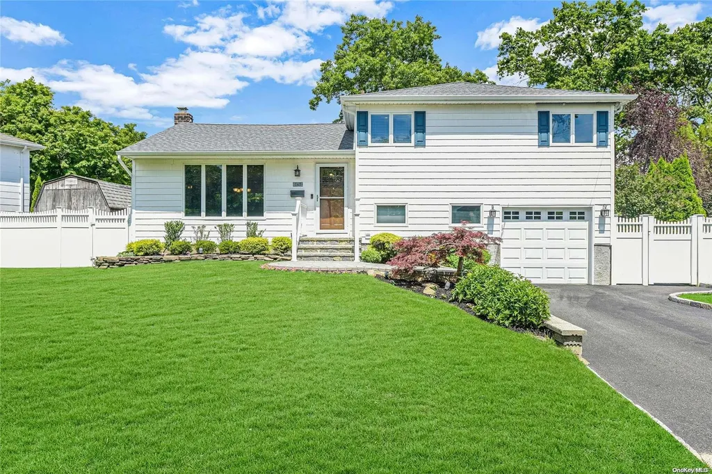 148 West Drive Massapequa NY 11758
