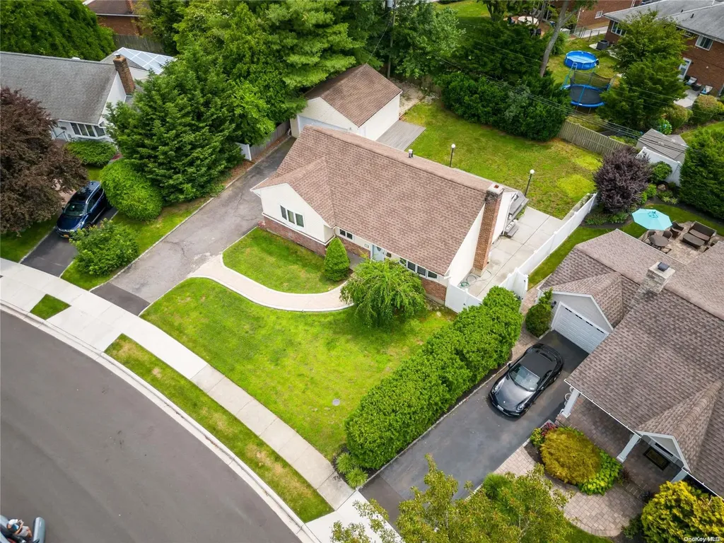 28 Cheshire Avenue Syosset NY 11791