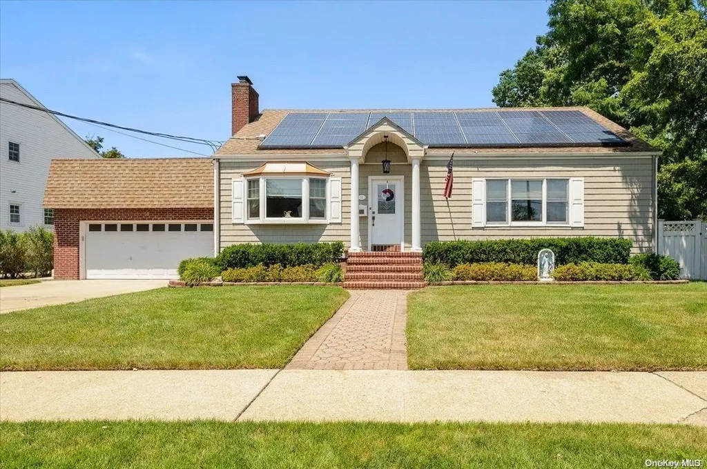 14 Ivanhoe Drive Merrick NY 11566