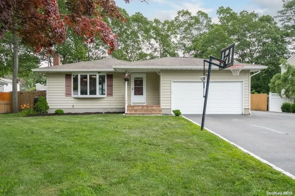 149 Maple Street Medford NY 11763